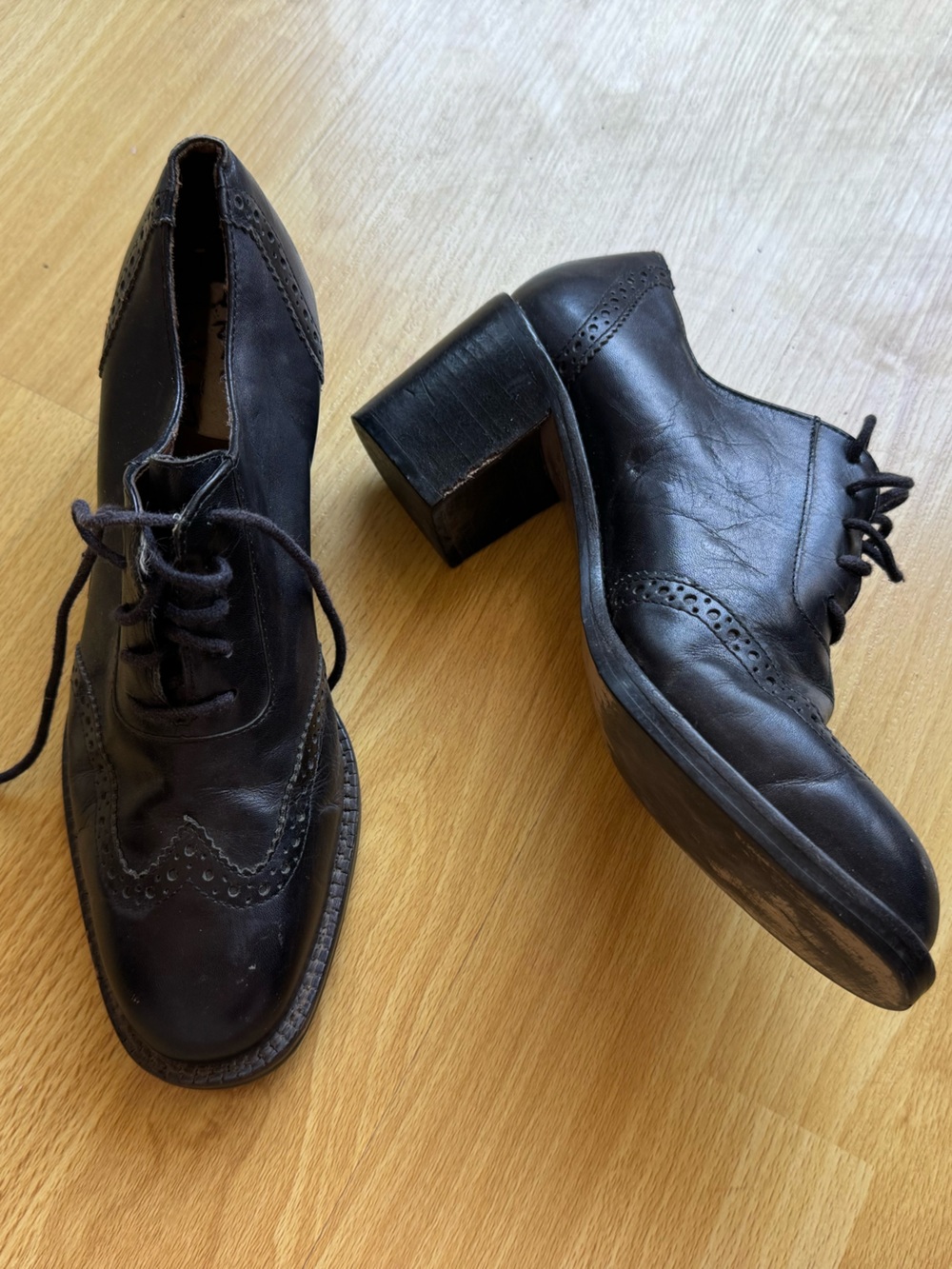 Vintage black leather lace-up oxfords